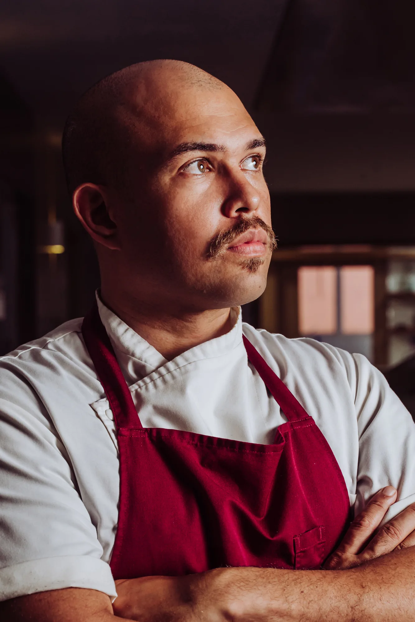 Chef Jonatã Canela em retrato editorial